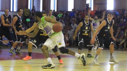 Deportes Castro venció a Colo Colo en el segundo partido de la final del baloncesto