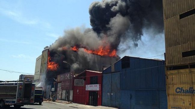Incendio afectó a dependencias de la Zona Franca de Iquique