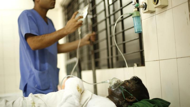 Siete muertos en explosión en bus en Bangladesh