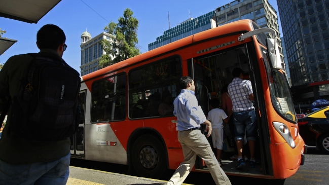 Buses del Transantiago circulan más lento que hace tres años