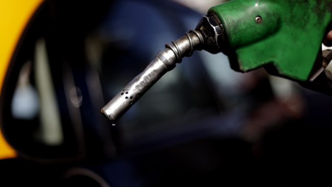 Primera alza en casi cuatro meses: Bencina de 93 sube hasta 5 pesos este jueves