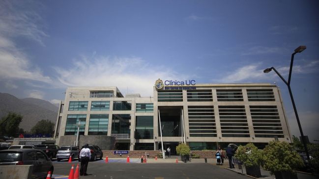 Funcionaria del Hospital Clínico UC: El rector no puede estar sobre la ley