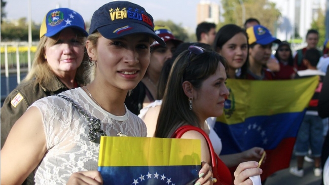 Familiares de joven detenido en Venezuela piden que Chile intervenga en el caso