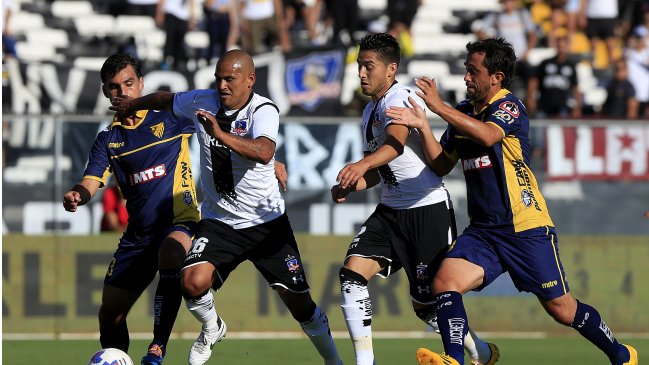 Colo Colo alargó su racha ganadora tras golear a Barnechea en el Monumental