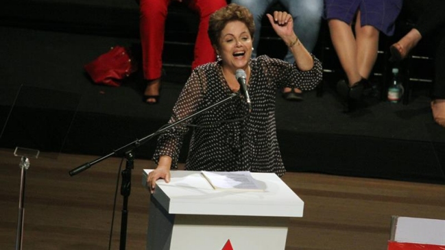 Escándalo de Petrobras desploma popularidad de Dilma Rousseff