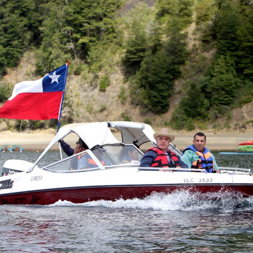 Diputados RN y UDI encabezan protesta en Caburgua contra Michelle Bachelet