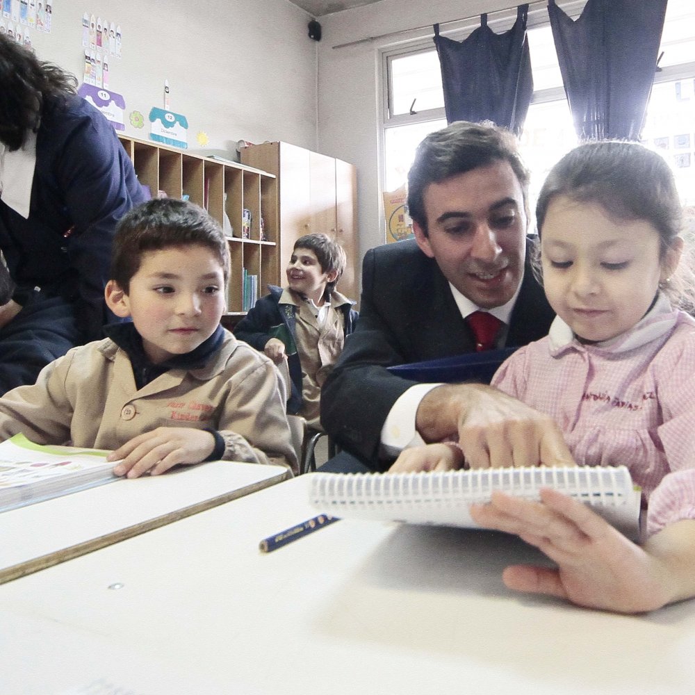 OCDE recomienda aplicar la reforma educacional 