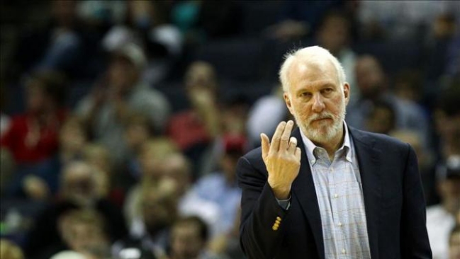 San Antonio Spurs le dio su triunfo número 1.000 al técnico Gregg Popovich