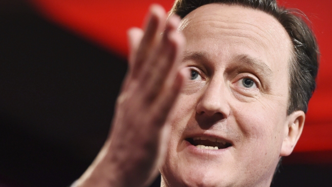 Cameron pidió a empresarios que suban los sueldos a sus trabajadores