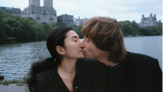 Imágenes inéditas de Lennon y Yoko Ono en un libro de edición limitada