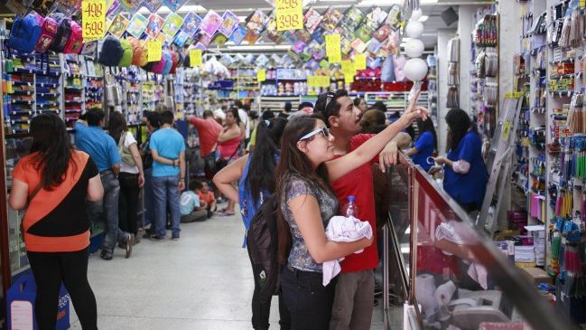 FNE entregó criterios de libre competencia en mercado de útiles escolares