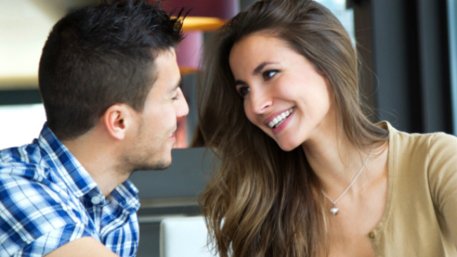 Los hombres buscan más citas amorosas en internet y las mujeres, calidad