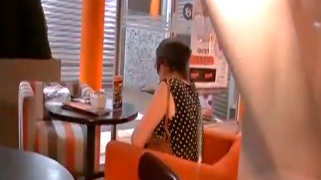 Casi ocho horas permaneció encerrada una mujer que se quedó dormida en una heladería