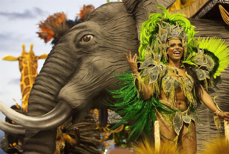 Brasil: Comenzaron las fiestas de carnaval con Río de Janeiro como epicentro