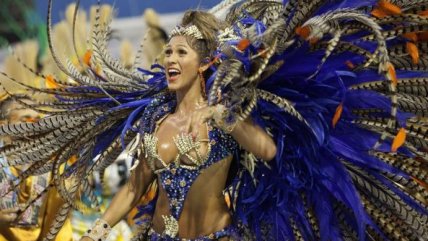Comenzaron los carnavales en Brasil con millones de asistentes y bailarines