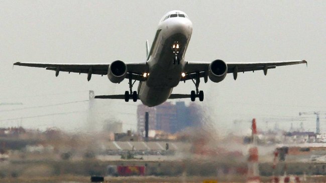 ¿Por qué la comida nos sabe diferente en los aviones?