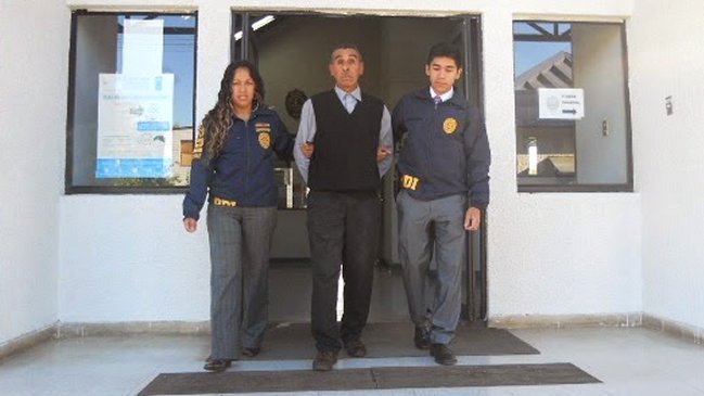 Anciano fue sorprendido ahorcando a su perro en un árbol