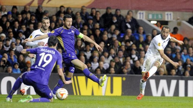 Fiorentina sufrió para igualar frente a Tottenham con Fernández y Pizarro en cancha