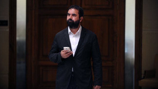 Diputado Gutiérrez acusó a Rossi de recibir financiamiento de empresas