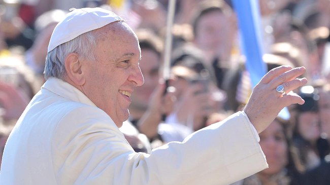 Papa Francisco: Discusión del celibato de sacerdotes 