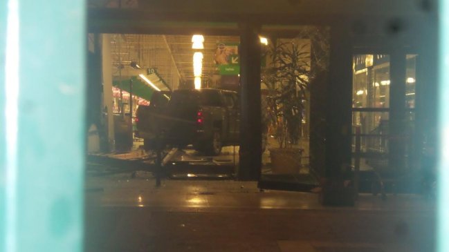 Delincuentes intentaron robar sucursal de Servipag del Mall Arauco Maipú