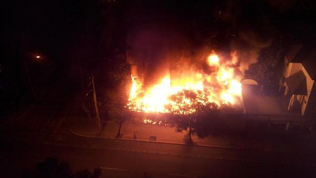 Incendio destruyó restorán en Ñuñoa