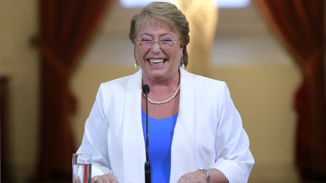 Presidenta Bachelet retoma sus actividades en medio de polémica por caso Dávalos