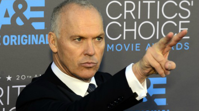 Michael Keaton fue capturado guardando su discurso en los Oscars