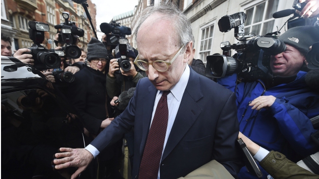 El escándalo que acabó con la carrera política de dos ex cancilleres británicos