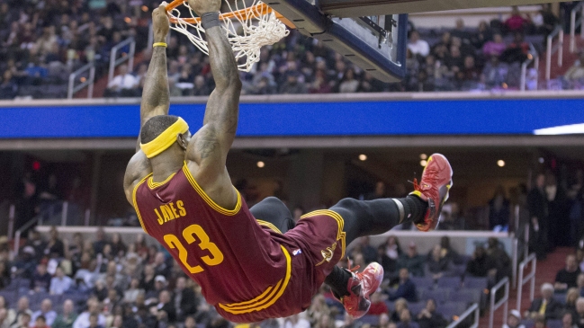 LeBron James anotó 42 puntos en triunfo de los Cavaliers sobre los Warriors