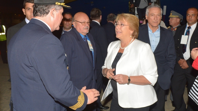 Michelle Bachelet arribó a Uruguay para asistir al cambio de mando