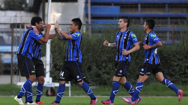 Huachipato hizo tropezar a U. La Calera y se metió en la lucha por llegar a la Sudamericana