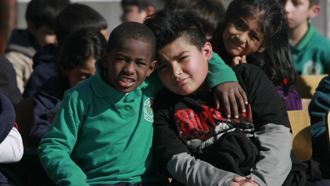Casen: Inmigrantes duplicaron su número y equivalen al 2,1 por ciento de la población
