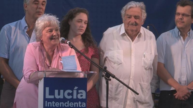  Mujica lanzó campaña municipal de su esposa  
