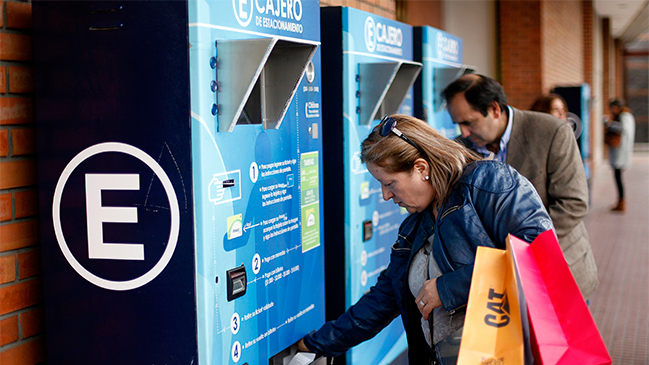 Gobierno pondrá urgencia a proyecto que busca eliminar cobros en estacionamientos