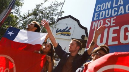 Funa de estudiantes en sede de la UDI