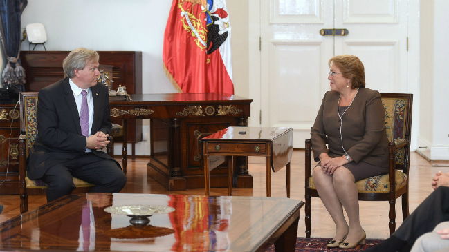 Presidenta Bachelet encarga estudiar construcción de telescopio propio