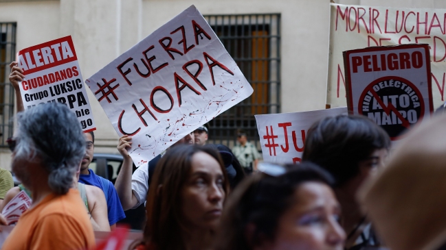Manifestantes pidieron la salida del subsecretario Aleuy por conflicto en Caimanes