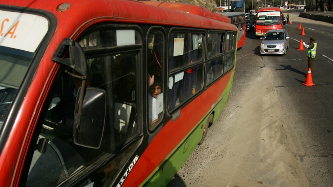 Micreros de Valparaíso a estudiantes: Con el certificado no los vamos a transportar