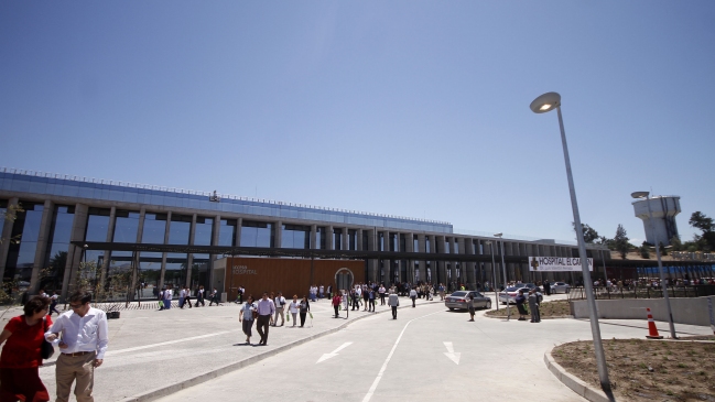 Demoras de hasta cinco horas denunciaron pacientes del Hospital de Maipú