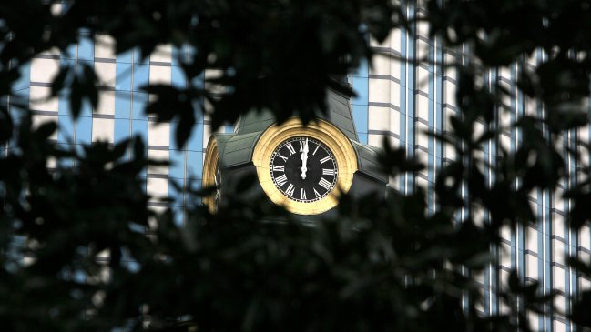 ¿Realmente sirve que los países cambien la hora según la estación?