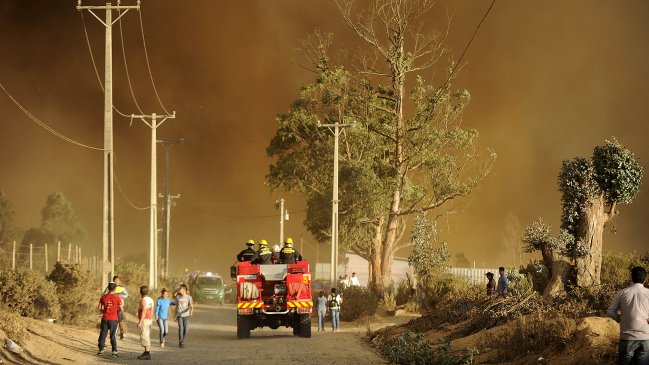 Onemi: Hay 15 bomberos lesionados por incendio en Valparaíso