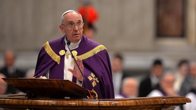 Papa Francisco pidió terminar con persecución a cristianos