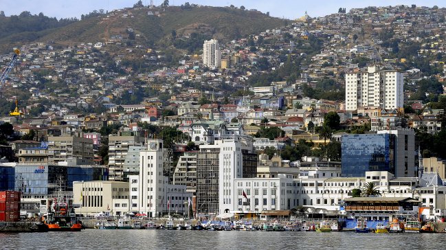 Portuarios de Valparaíso paralizaron funciones en Terminal 1