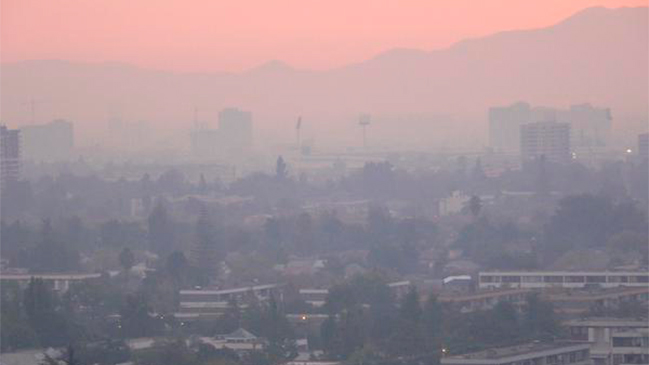 Incendio de maizal en Peñaflor provocó nube de humo en la Región Metropolitana