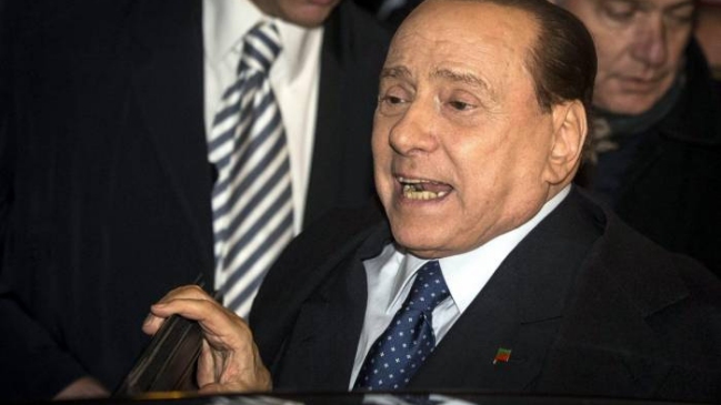 Berlusconi pagó a mujeres que iban a sus fiestas por 