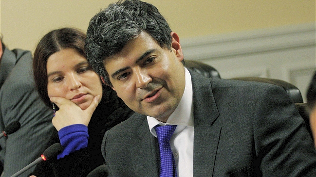 Abogado querellante en caso Penta: Director del SII habla mucho y hace poco