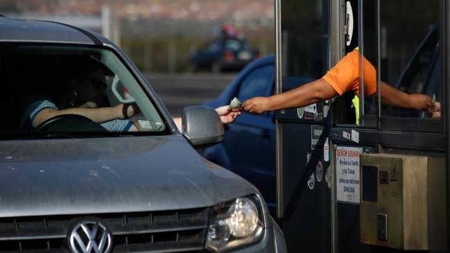Individuos asaltaron a cajeros del peaje Lo Prado