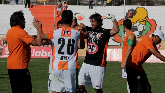 Resumen: Cobresal aprovechó traspié de Colo Colo y recuperó el liderato del Clausura