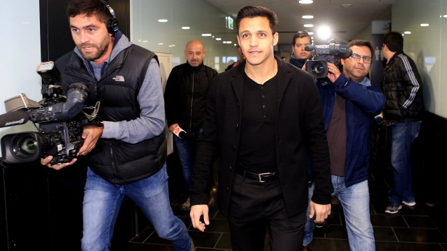 Alexis Sánchez: Estoy muy feliz por Claudio Bravo tras el clásico